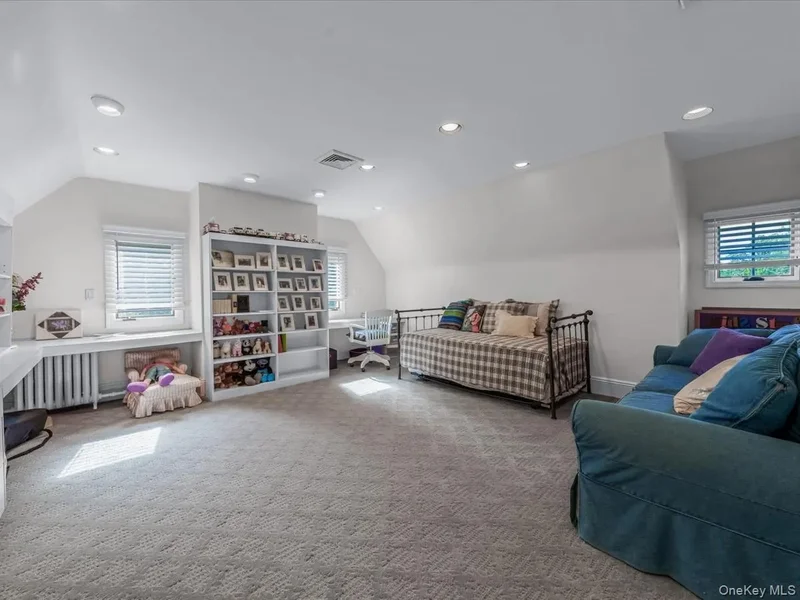 14 Magnolia Drive, Great Neck, NY 11021, Great Neck, New York, United States. - Photo 24