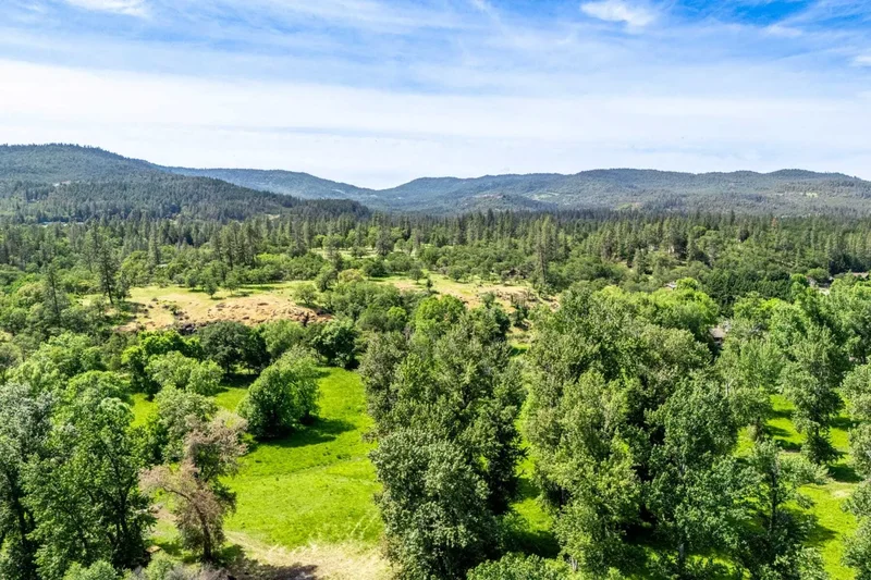 5512 Rogue River Drive , Eagle Point, OR 97524, Eagle Point, Oregon, United States. - Photo 14