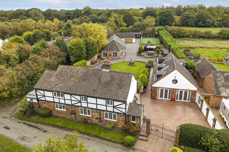 5 bedroom Detached House for sale in Cannock