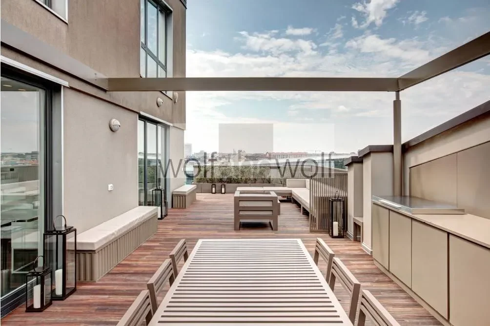 Exterior photo 5