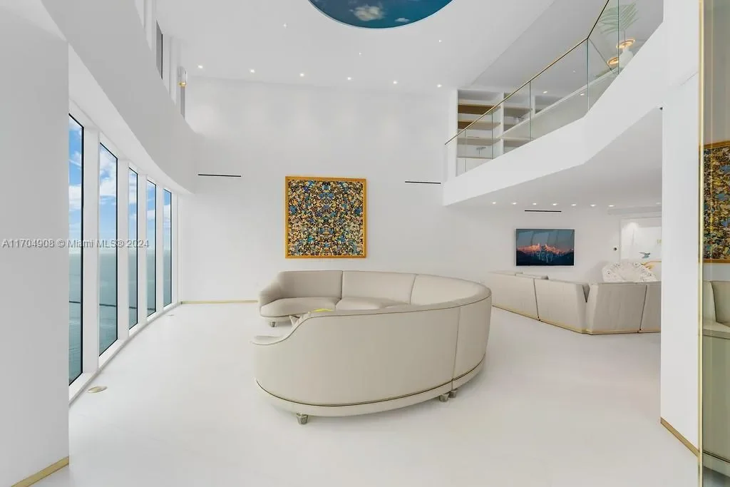 300 S Pointe Dr, #PH-5, Miami Beach, Florida, United States. - Photo 17