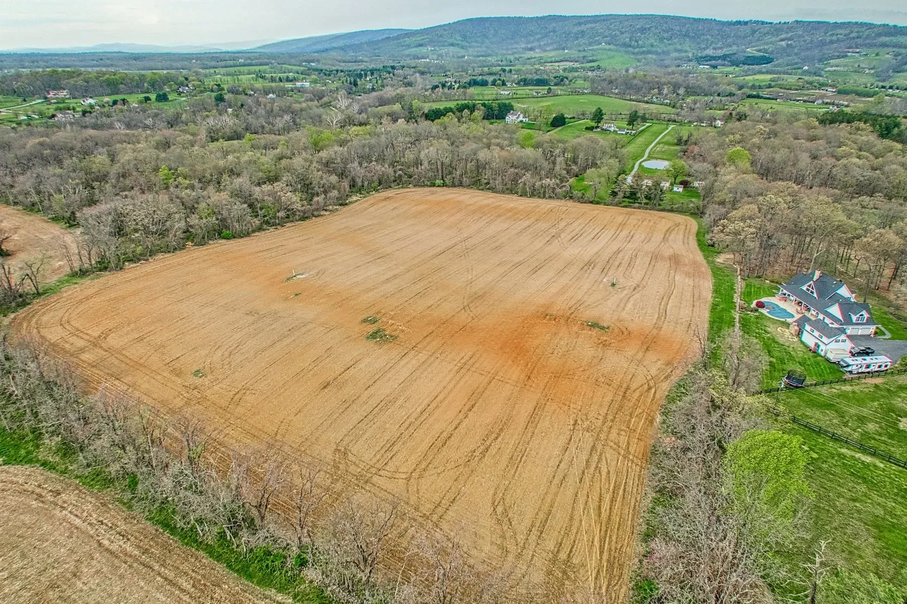 Snickersville Turnpike , Round Hill, VA 20141, Round Hill, Virginia, United States. - Photo 4