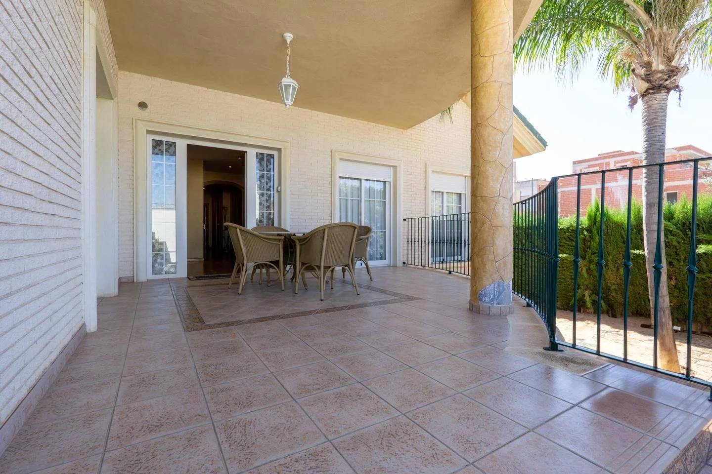 Exterior photo 5