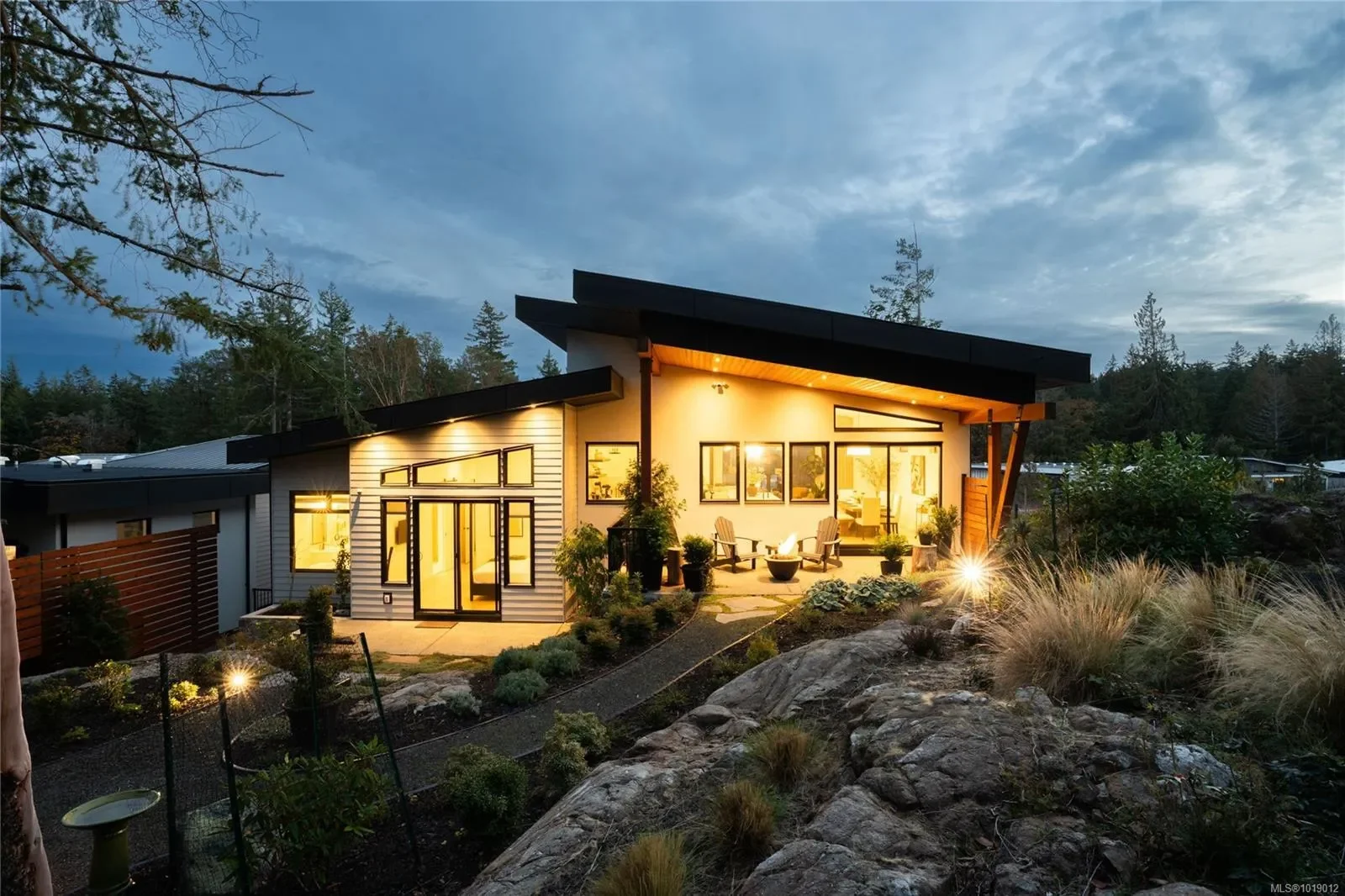 640 Medalist Ave, Colwood, British Columbia, Canada. - Photo 18