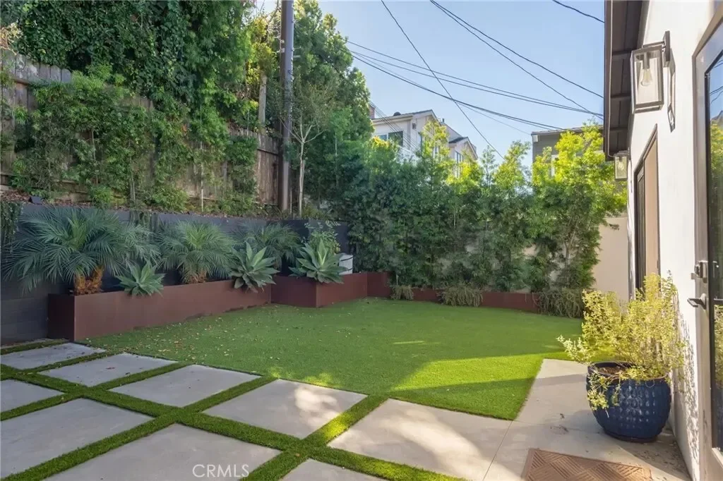 966 Rosecrans Avenue, Manhattan Beach, California, United States. - Photo 22