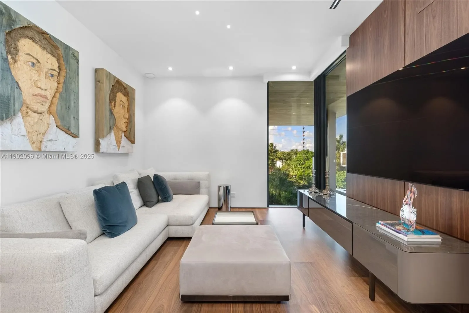 11404 N Bayshore Dr, North Miami Beach, Florida, United States. - Photo 27