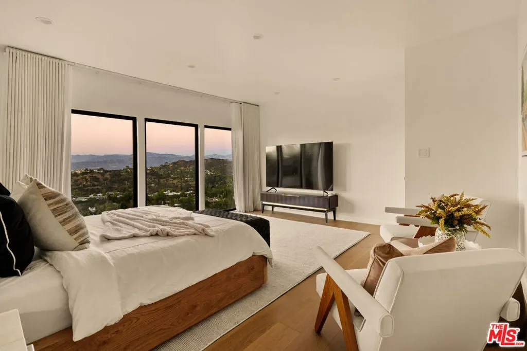 8620 Skyline Drive, Los Angeles, California, United States. - Photo 24