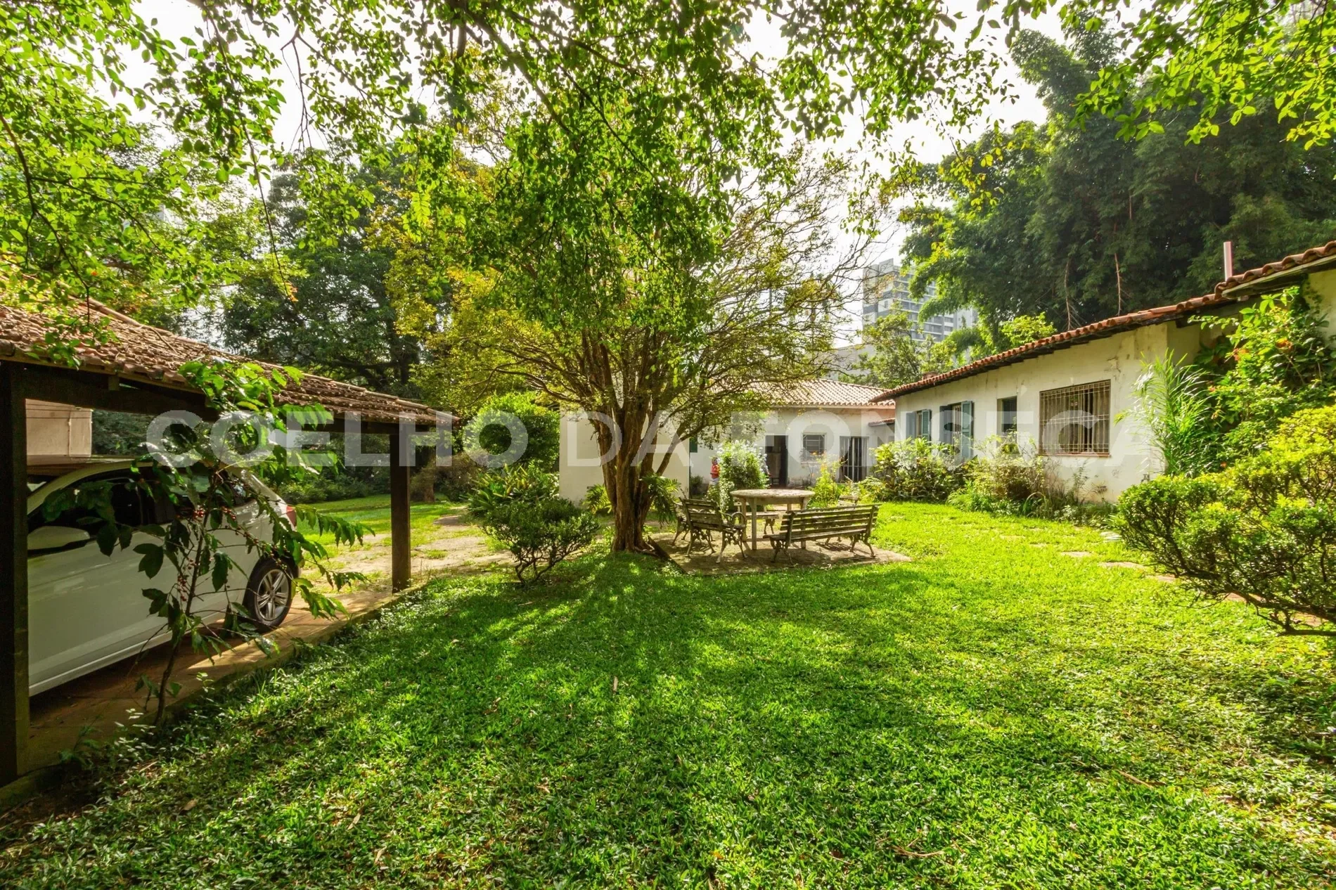 Exterior photo 3