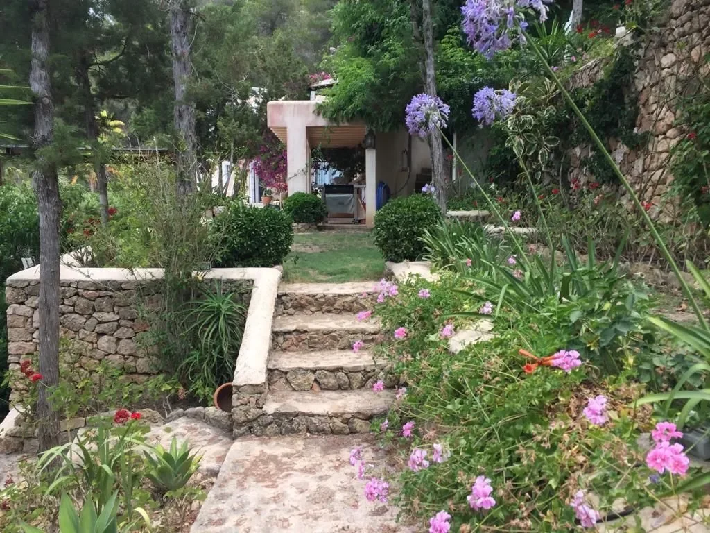 Exterior photo 5