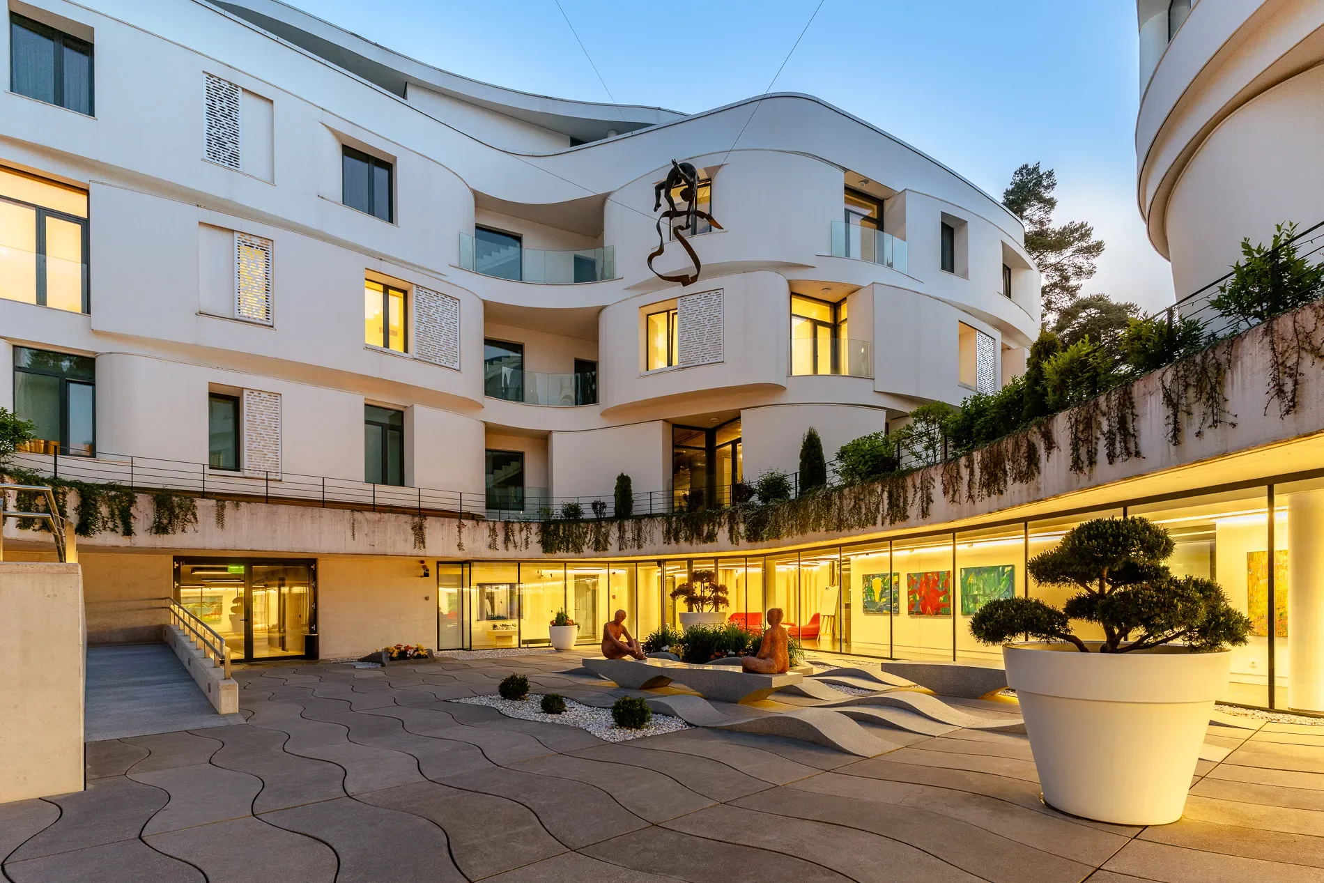 Exterior photo 1