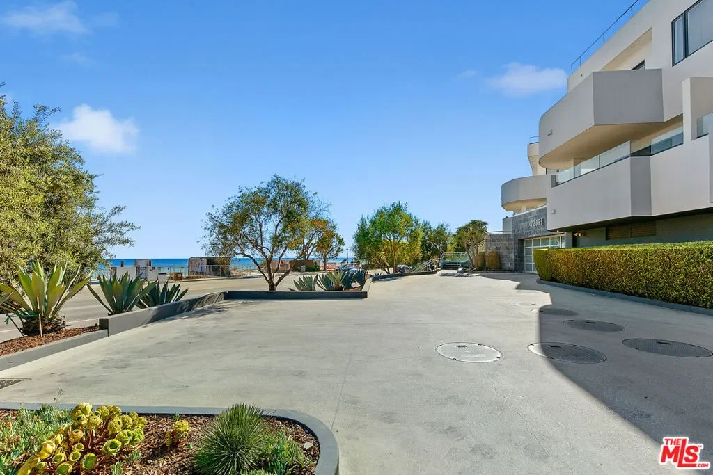 22065 Pacific Coast Highway 7, Malibu, California, United States. - Photo 31