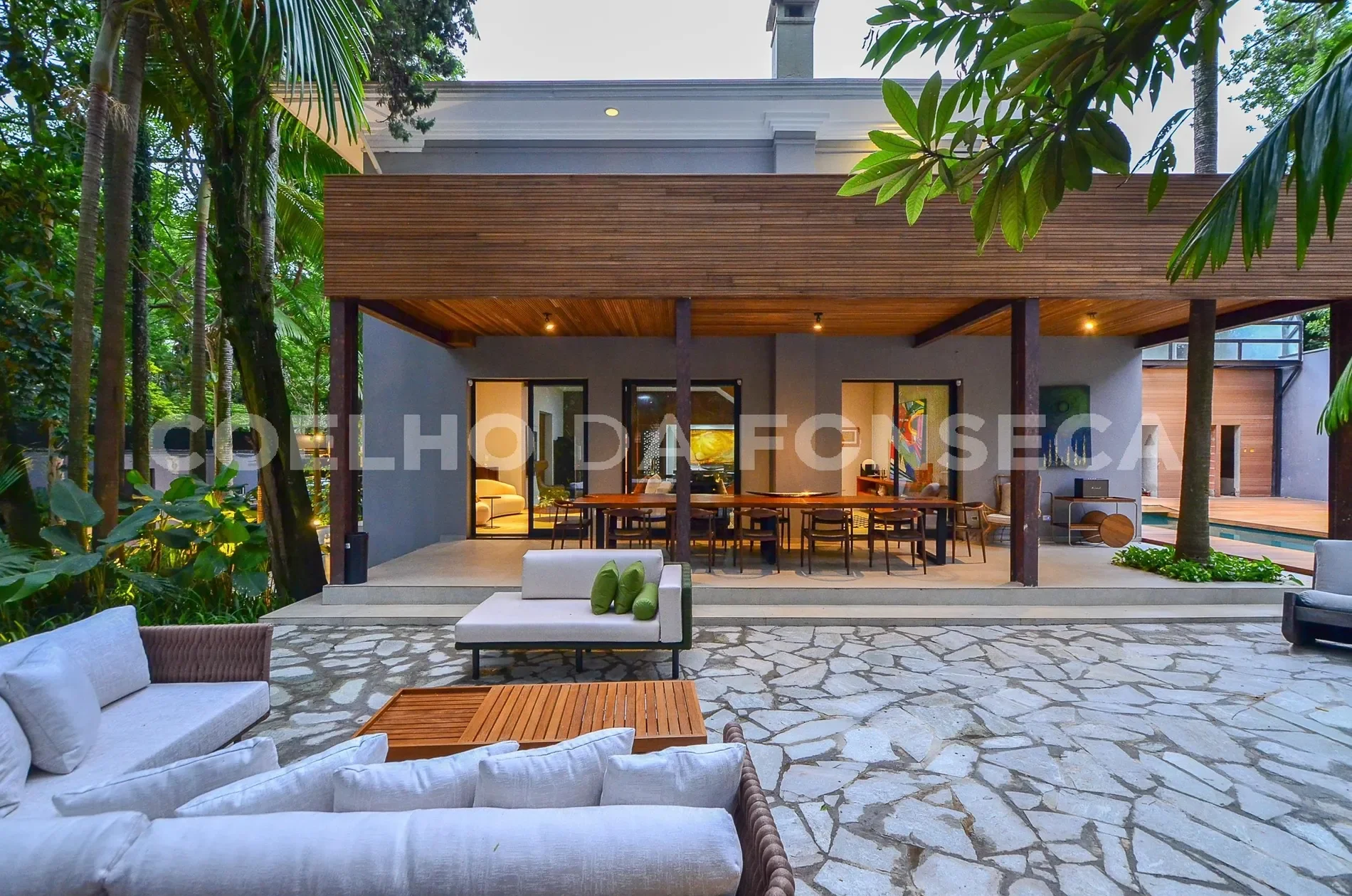 Exterior photo 1