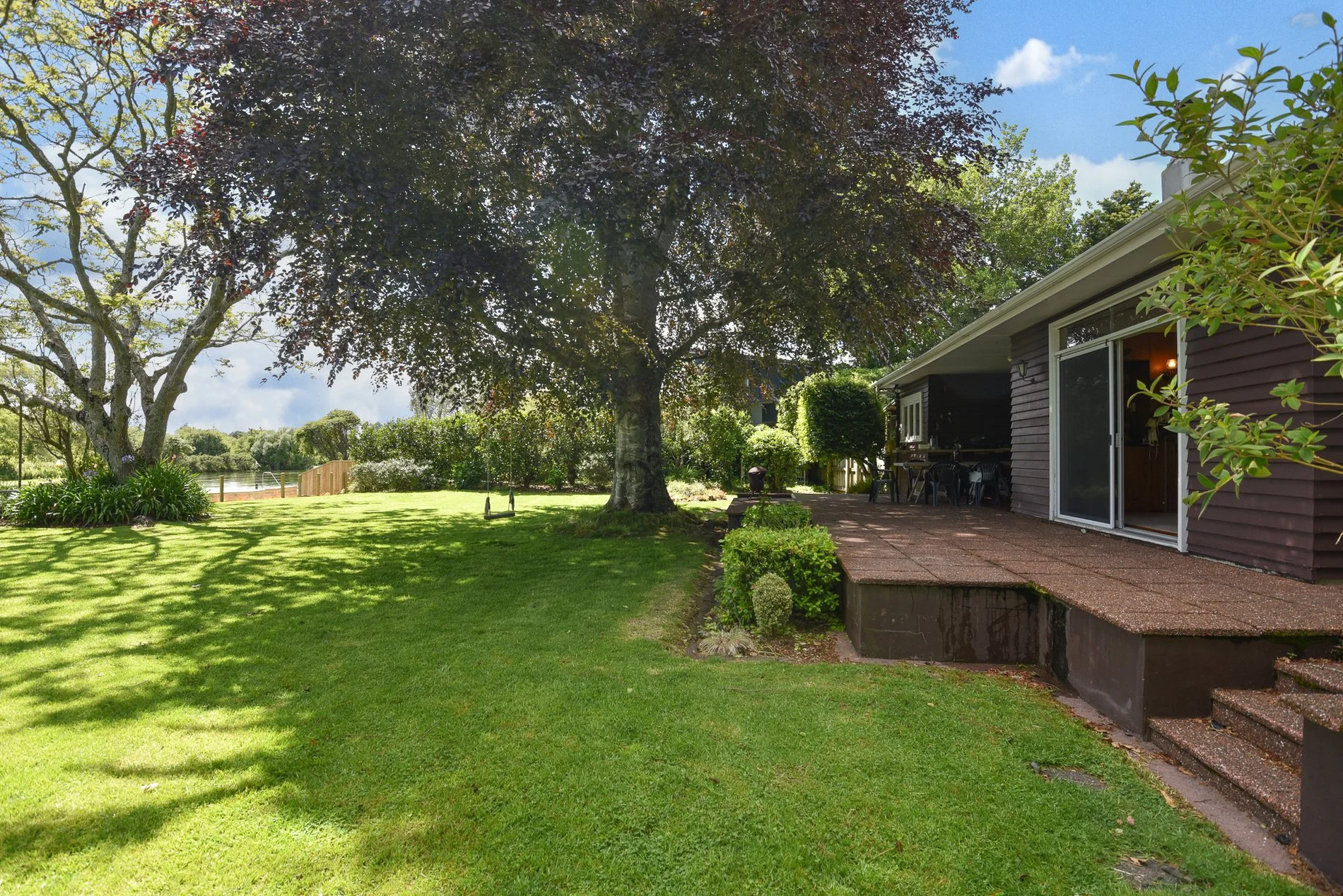Exterior photo 2