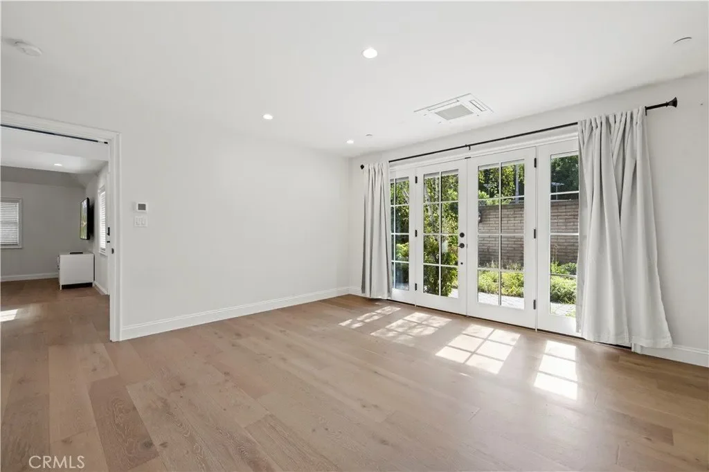 5200 Collier Place, Woodland Hills, CA, 91364, USA, Los Angeles, California, United States. - Photo 32