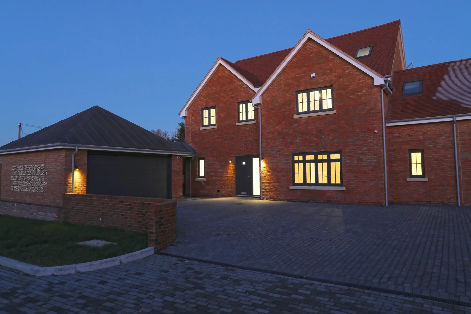 Exterior photo 4