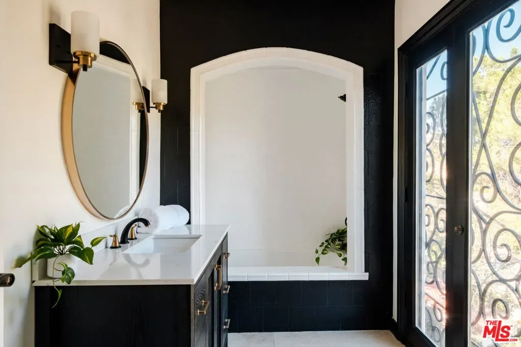 1301 N Beverly Drive, Beverly Hills, California, United States. - Photo 21