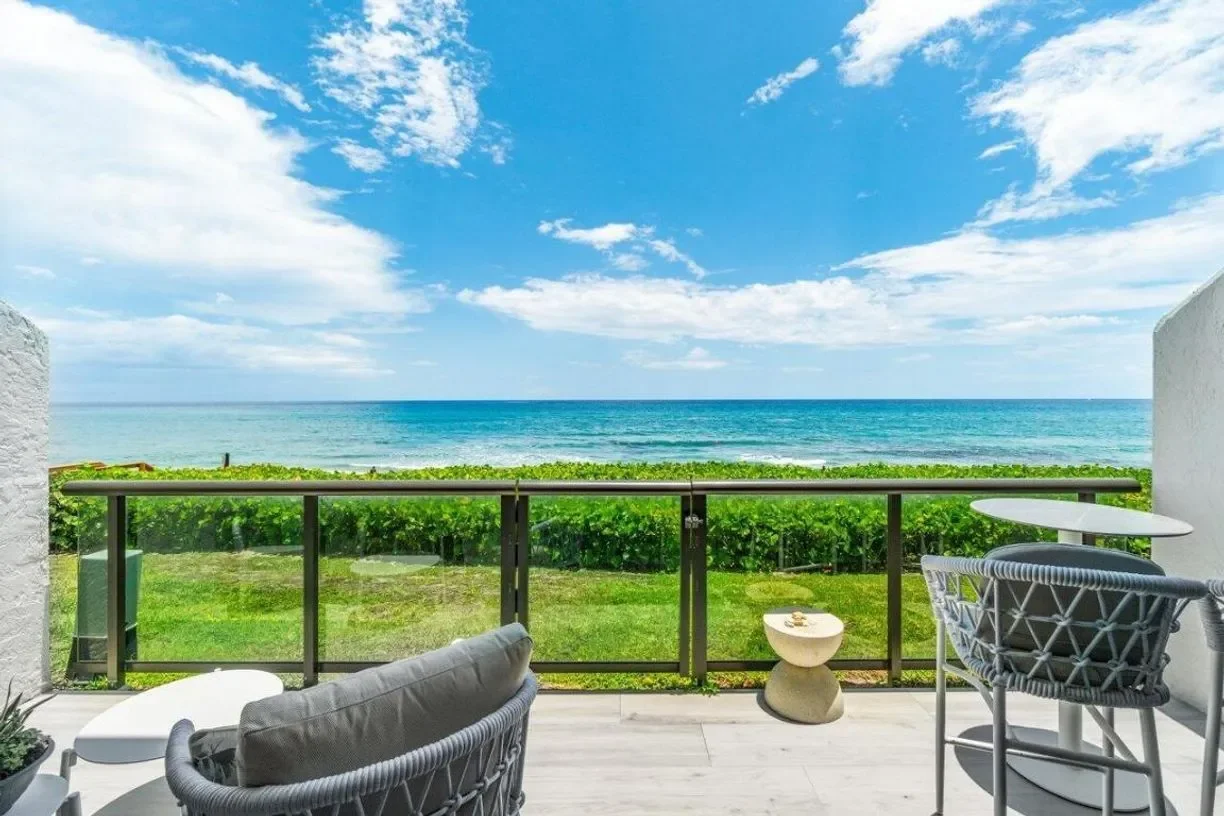 Exterior photo 5