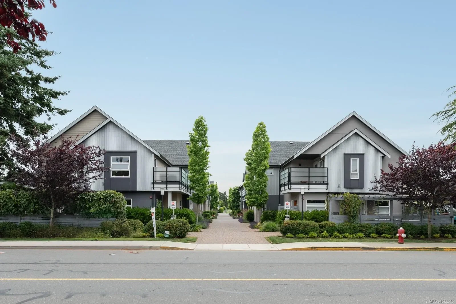 Exterior photo 8