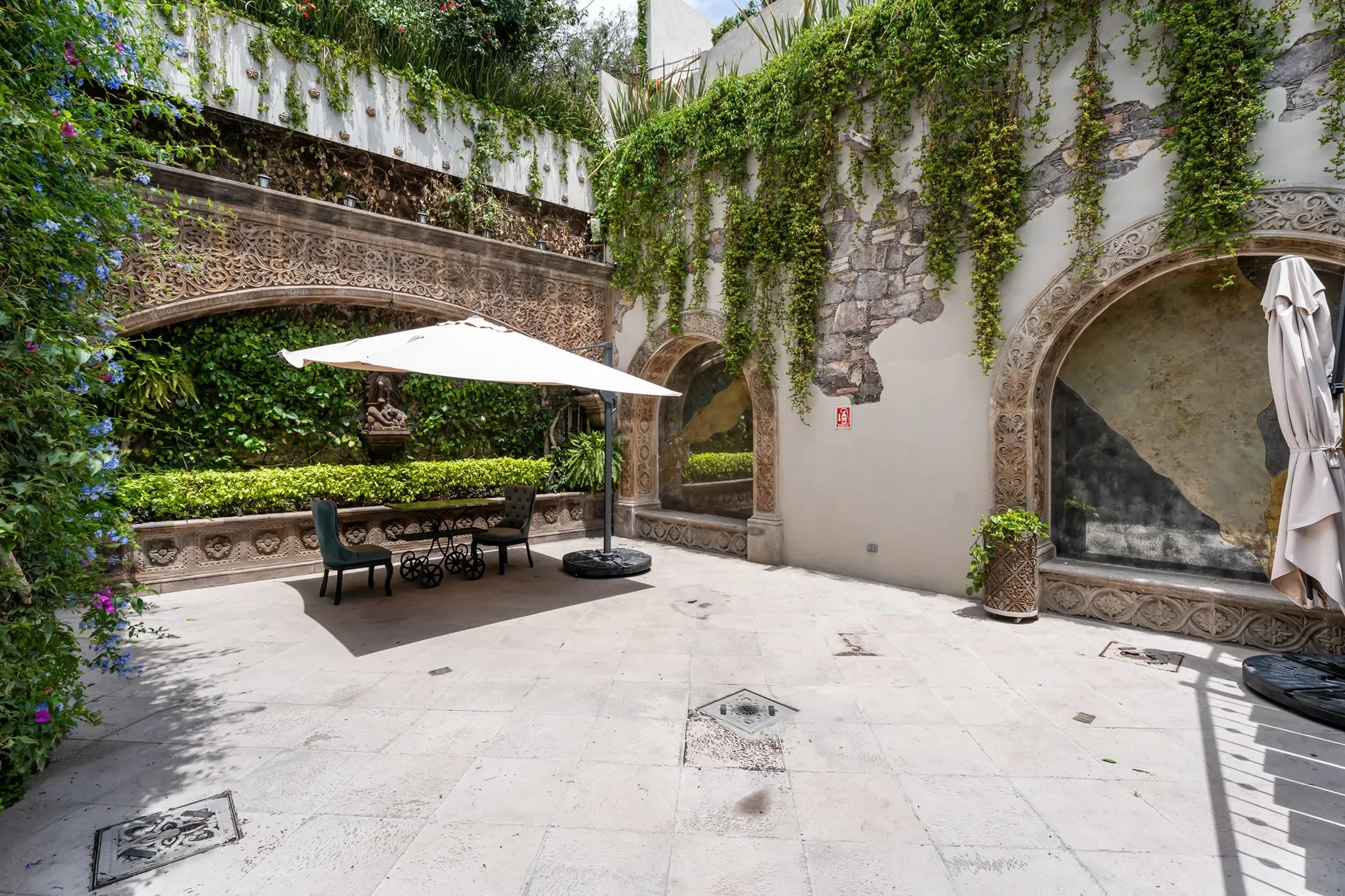 Exterior photo 4