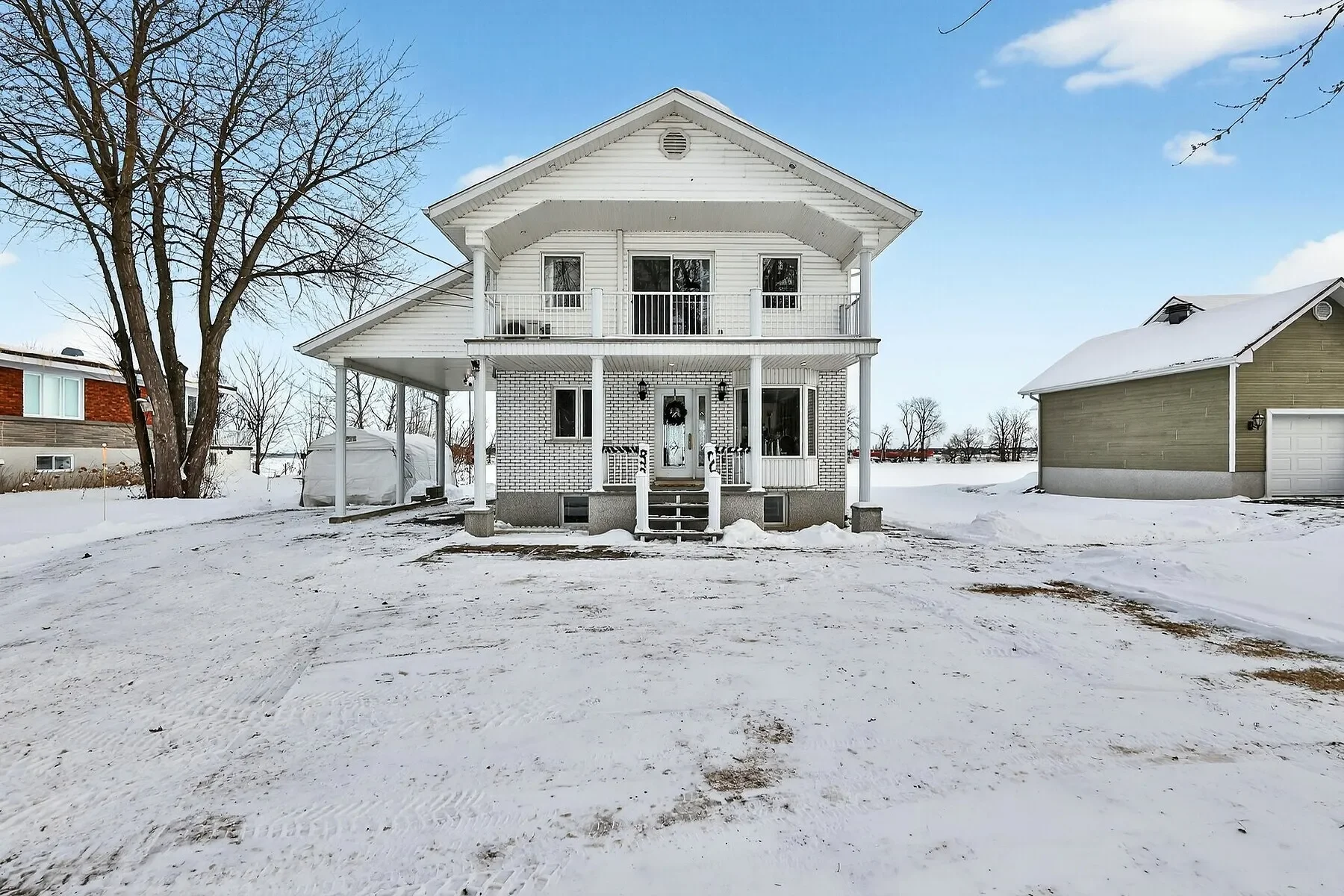 Exterior photo 8
