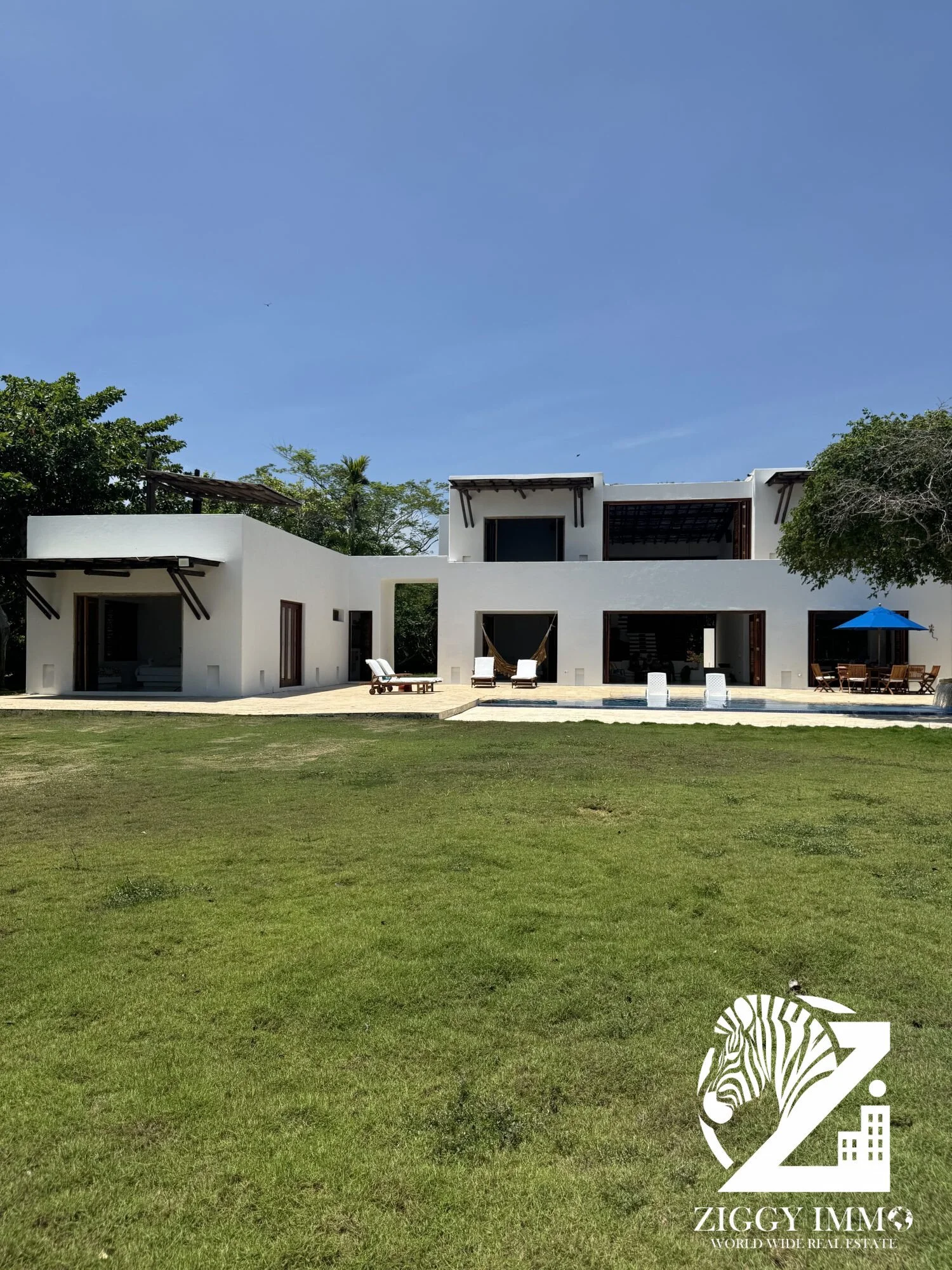 Exterior photo 6