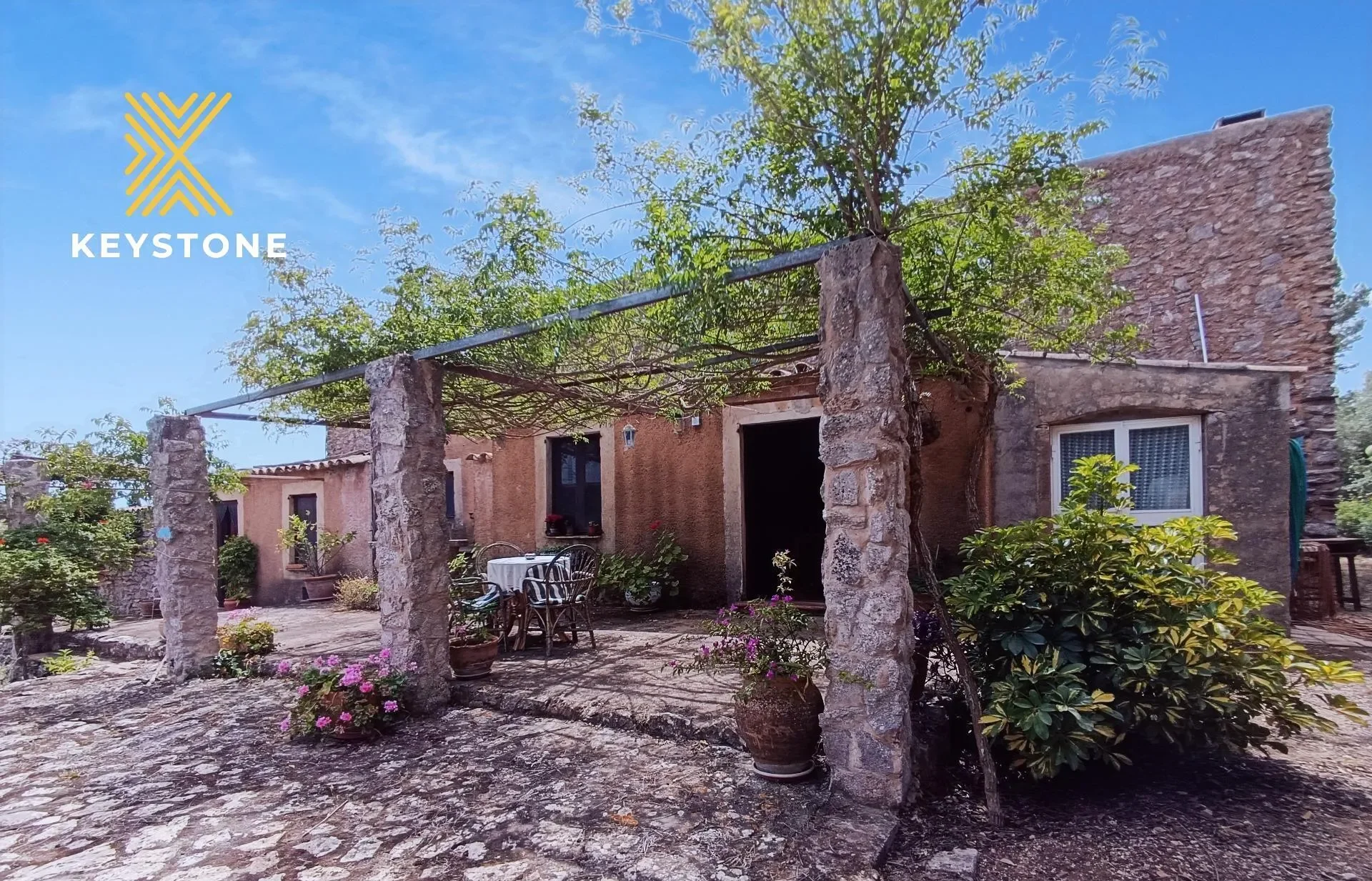 Exterior photo 2
