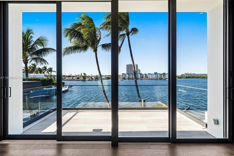 16470 NE 30th Ave, Golden Beach, Florida, United States. - Photo 90