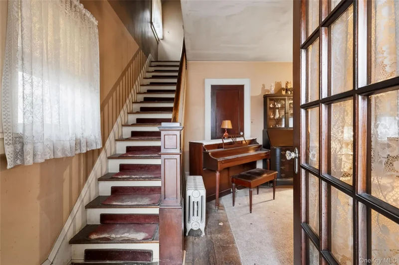 114 Buckingham Place, Lynbrook, New York, United States. - Photo 4