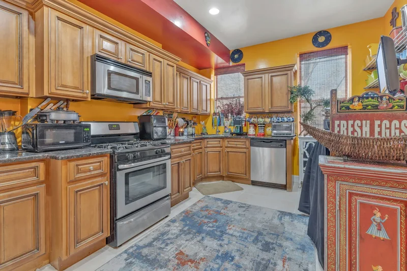 824 Grand Street , Jersey City, NJ 07304, Jersey City, New Jersey, United States. - Photo 19
