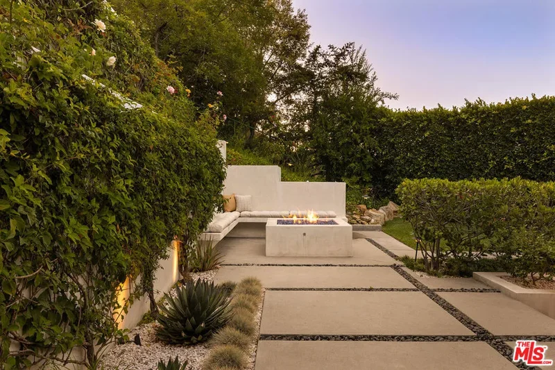7350 Pacific View Drive, Los Angeles, California, United States. - Photo 24