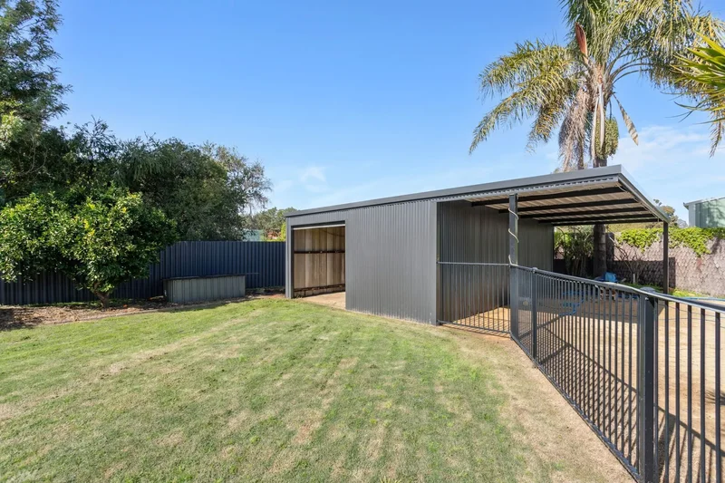 40 Bugendore Street Maida Vale, Perth, WA 6057, Perth, Western Australia, Australia. - Photo 2