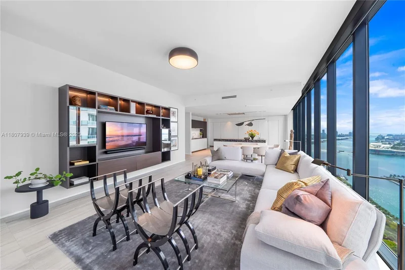 1000 Biscayne Blvd 3201, Miami, Florida, United States. - Photo 18