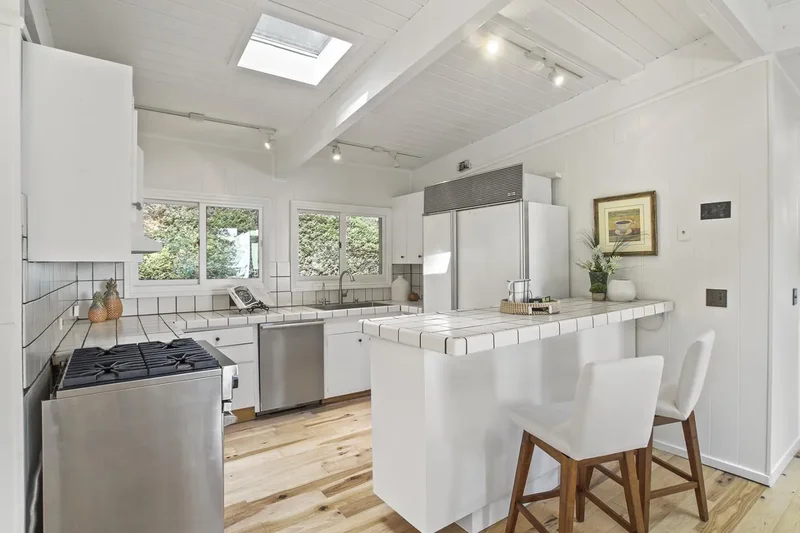 320 Grandview Drive, Emerald Hills, California, United States. - Photo 35