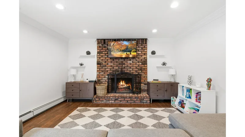 1330 Bea Court, East Meadow, New York, United States. - Photo 10