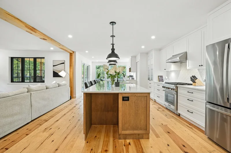 108 Rue Bellevue, Bromont, Quebec, Canada. - Photo 2
