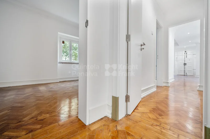 2-bedroom apartment with balcony for sale in Areeiro