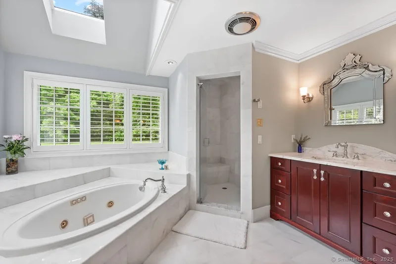 16 Oak Bluff, Avon, Connecticut, United States. - Photo 27