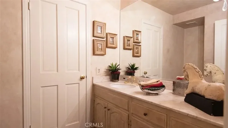 5250 Scott Robertson Road, Hidden Hills, California, United States. - Photo 44