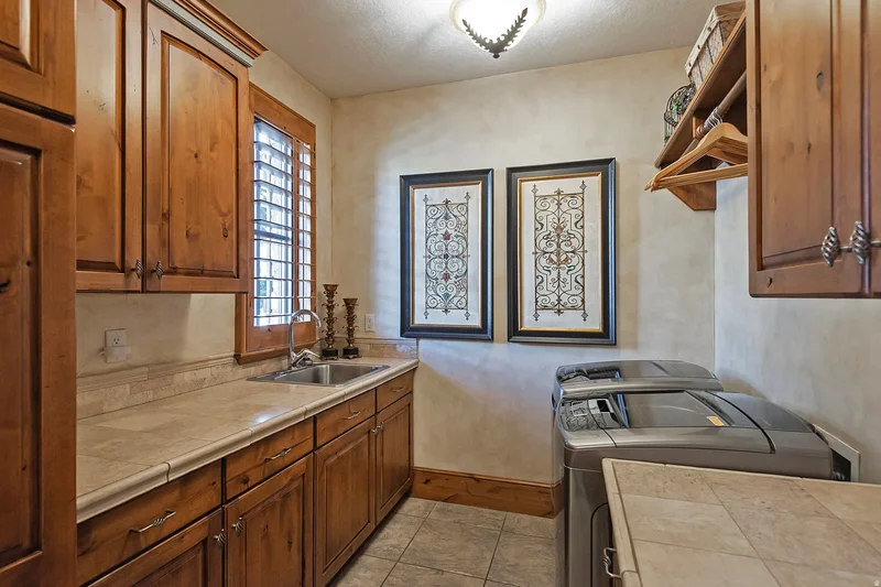8778 S FALCON HEIGHTS LN, Sandy, Utah, United States. - Photo 8