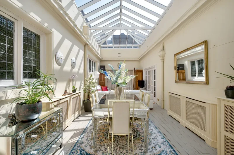 5 bedroom Maisonette for sale in Burton-on-trent
