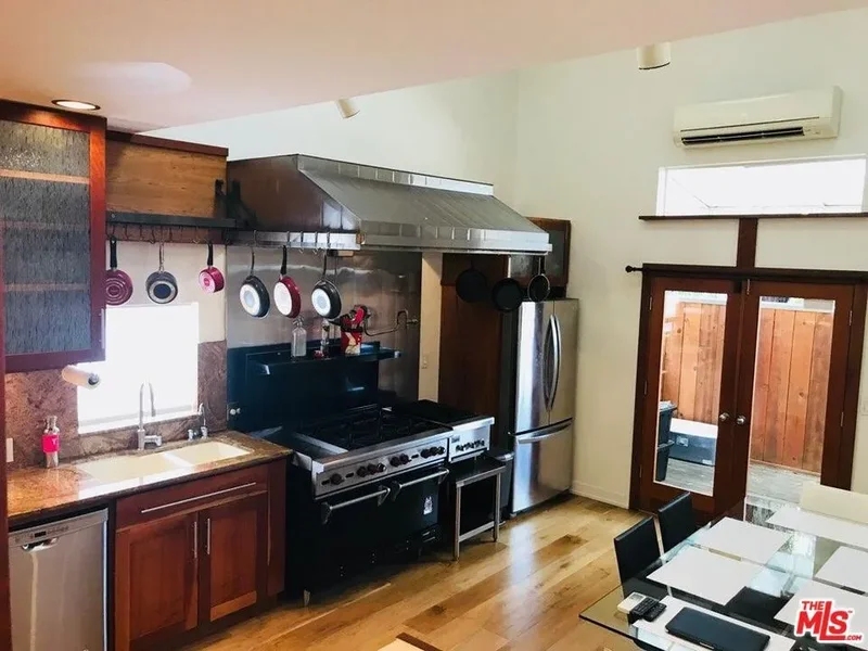 560 Westminster Avenue, Los Angeles, California, United States. - Photo 28