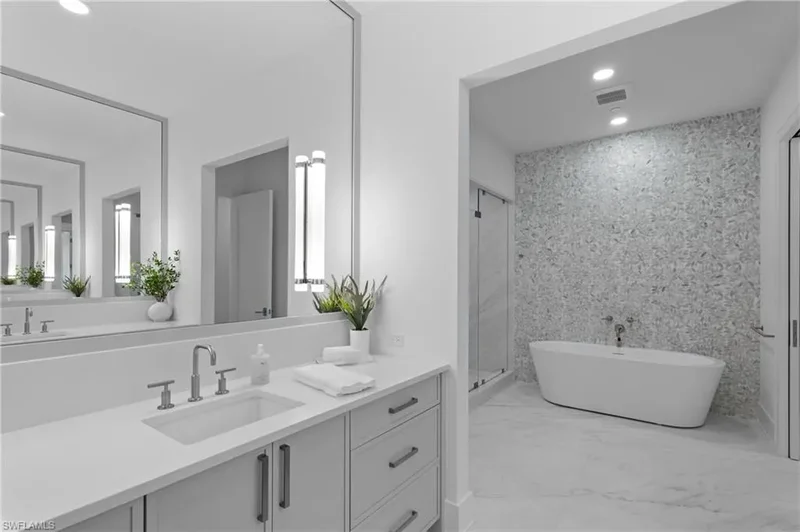 82 9th ST S, #301, Naples, FL, 34102, USA, Naples, Florida, United States. - Photo 19