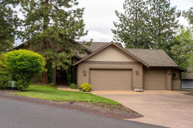 2932 NW Fairway Heights Drive , Bend, OR 97703, Bend, Oregon, United States. - Photo 24