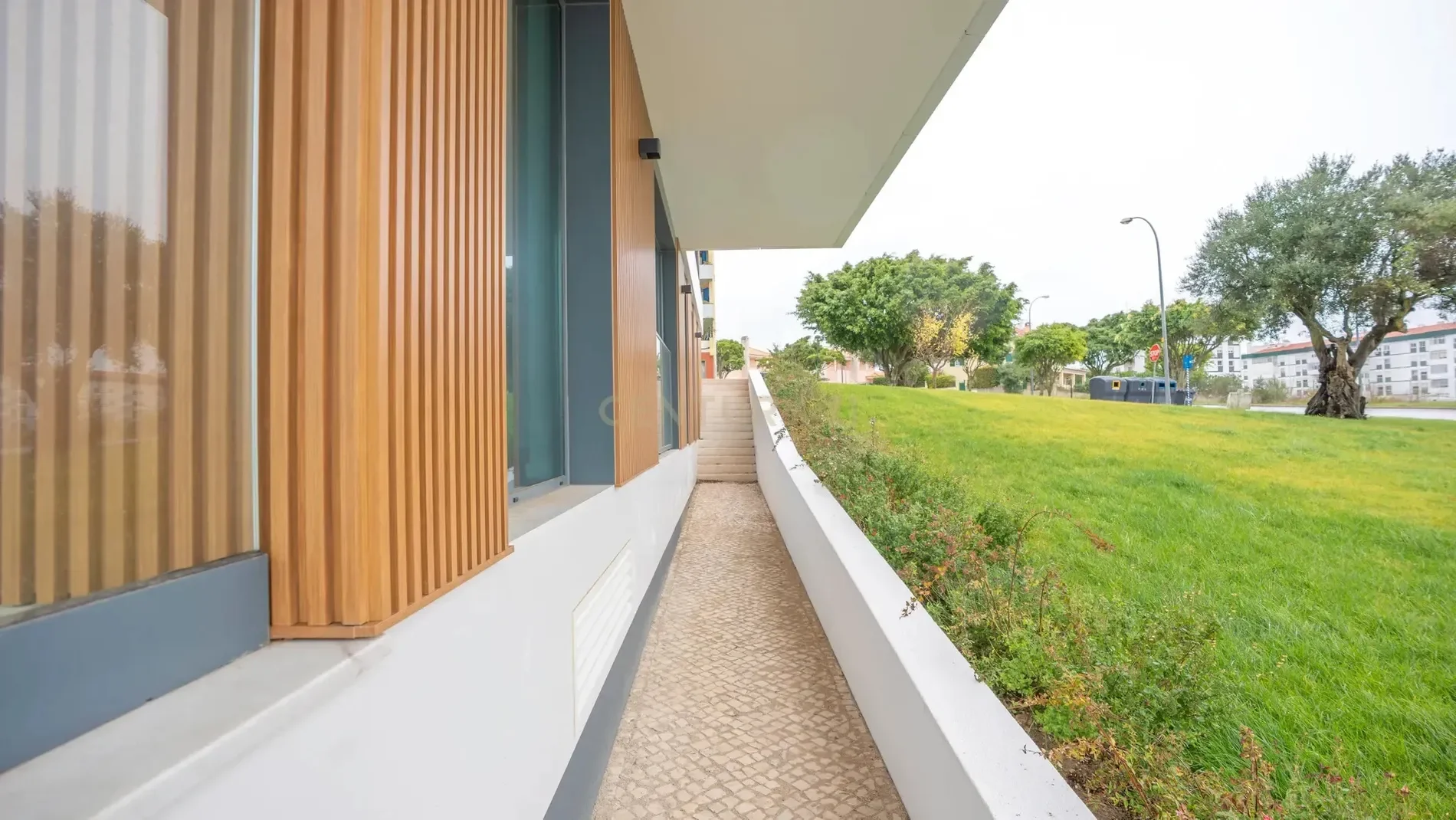 Exterior photo 8