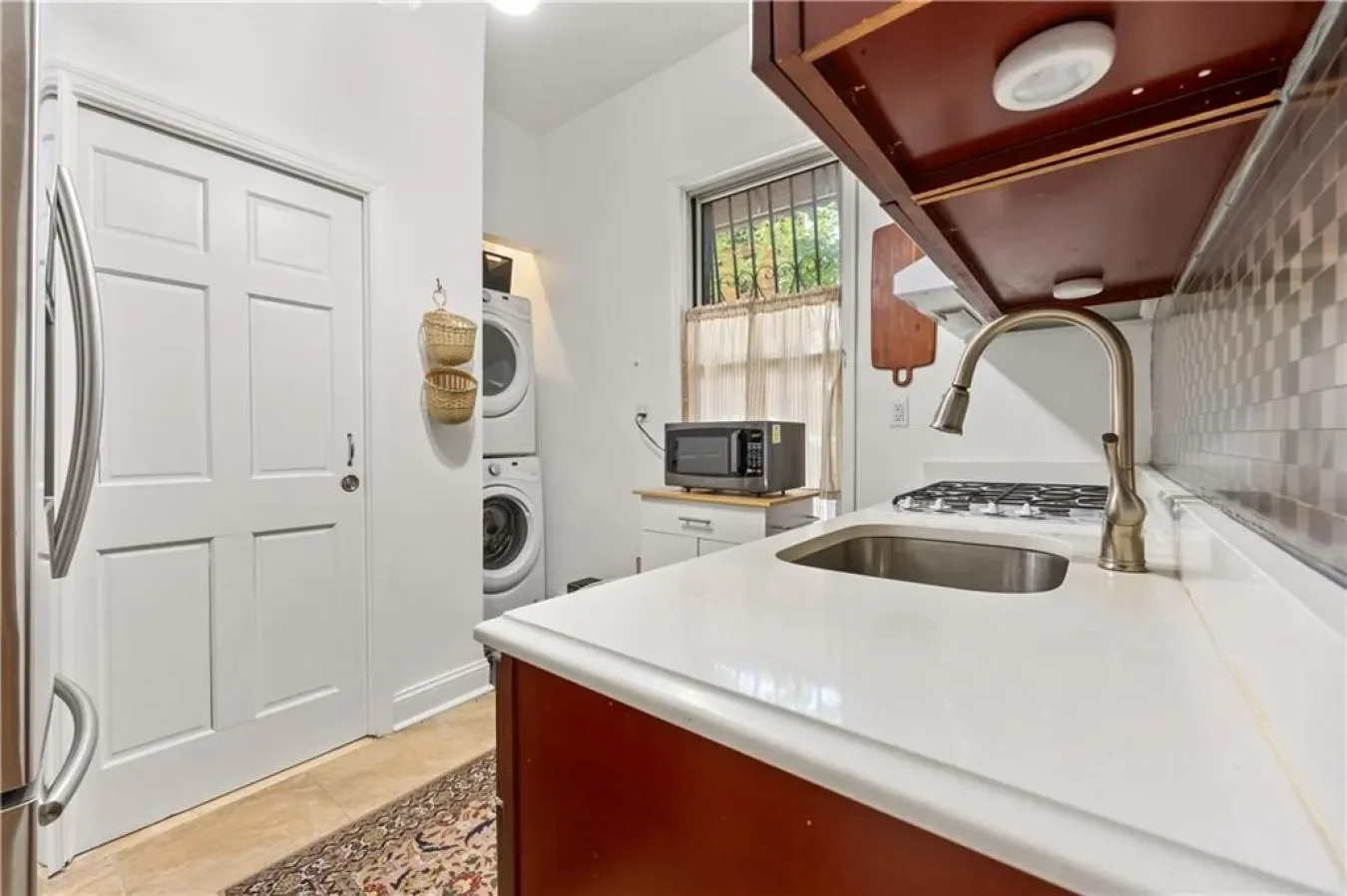 385 6th Avenue, New York, New York, United States. - Photo 5