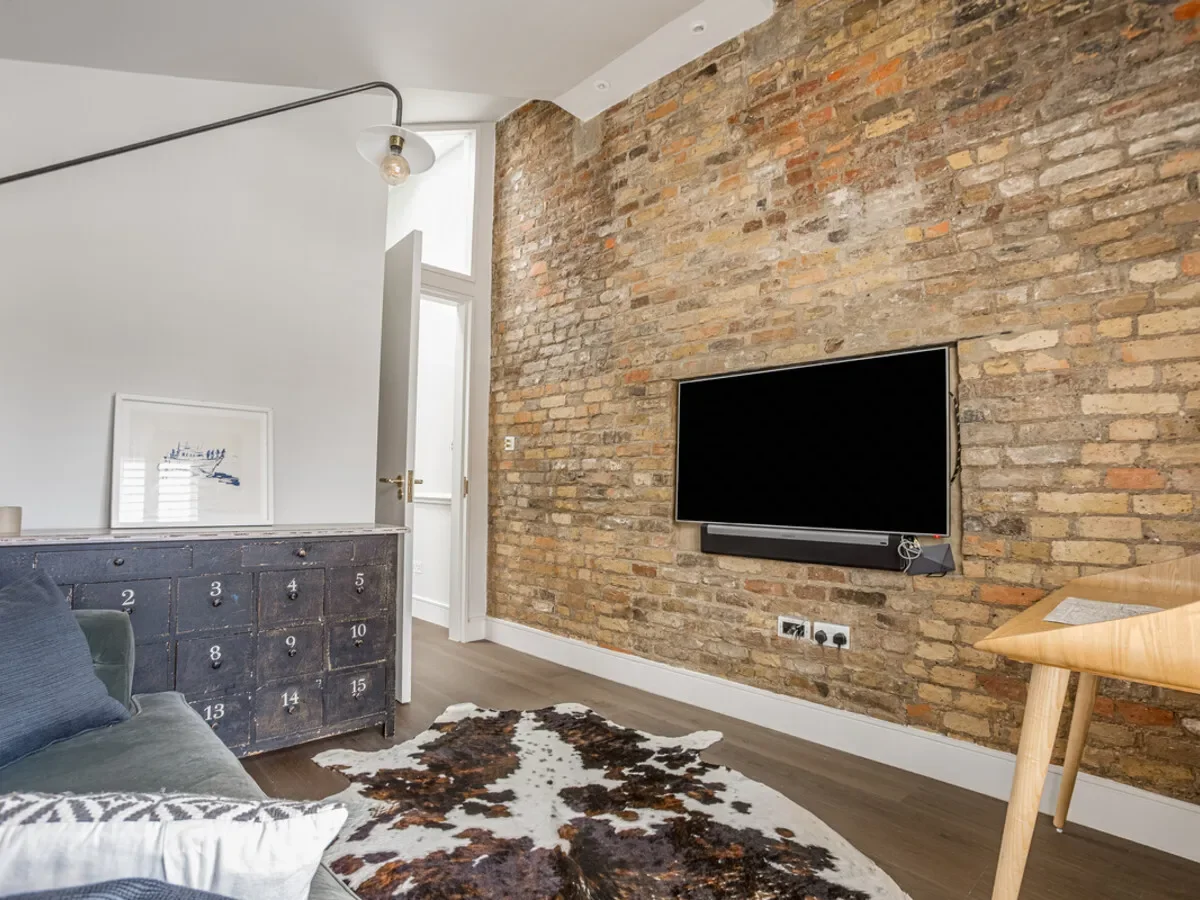 Henning Street, London, SW11, London, England, United Kingdom. - Photo 1