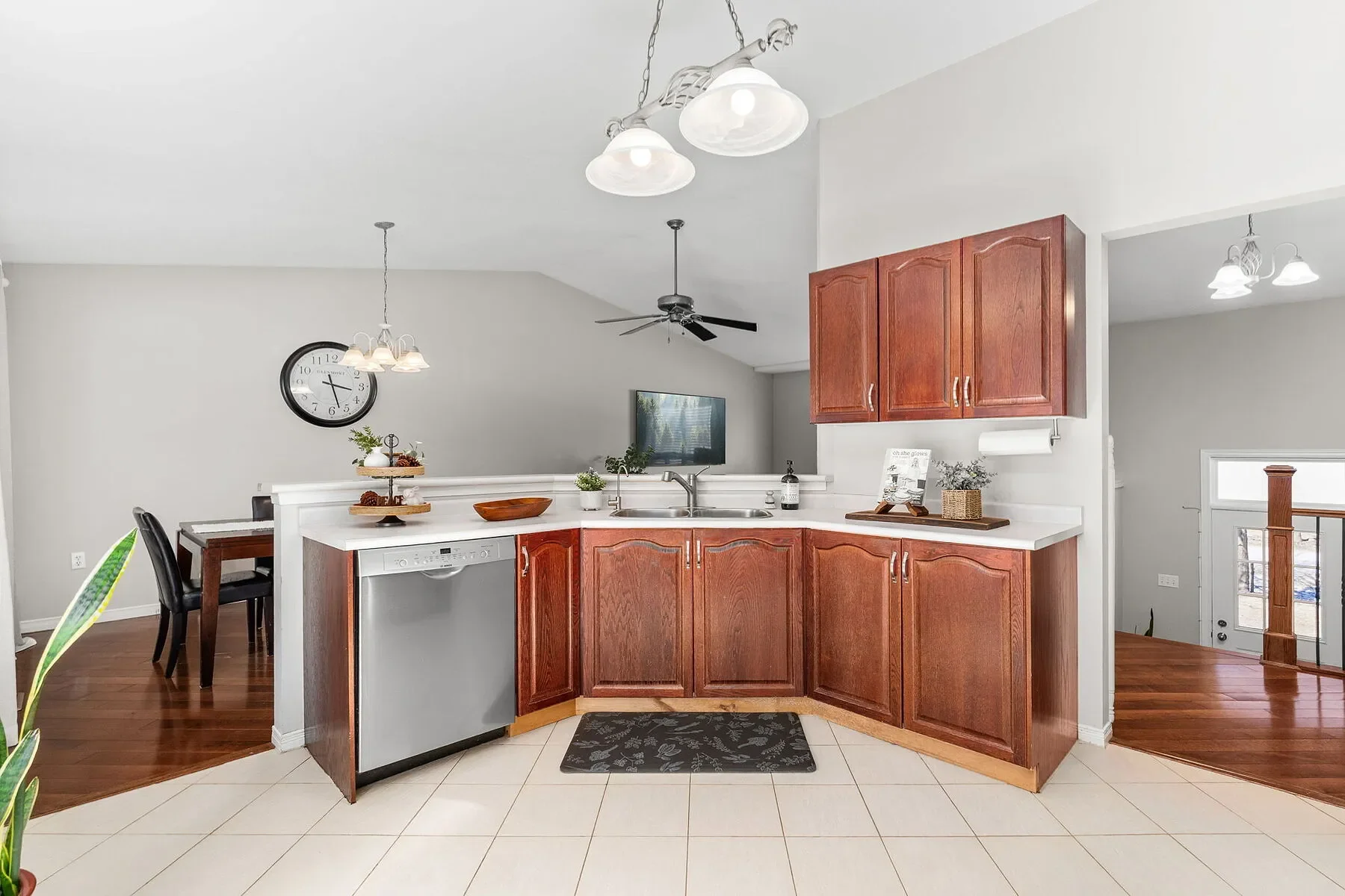 17 Sugarbush Road, Oro-Medonte, ON L0K 1E0, Coldwater, Ontario, Canada. - Photo 1