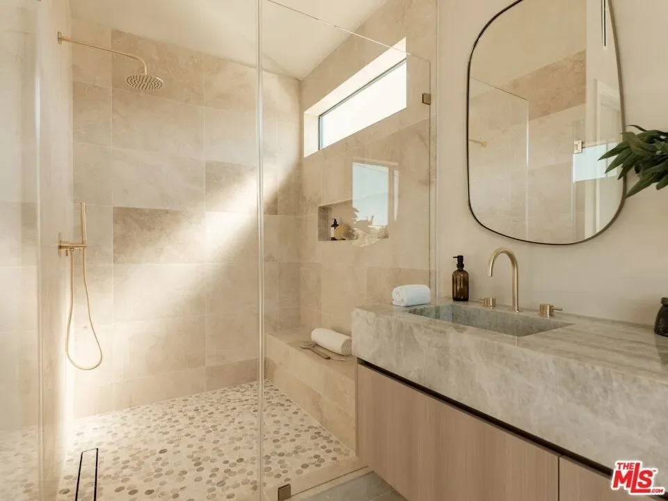 3629 Rosewood Avenue, Los Angeles, California, United States. - Photo 24