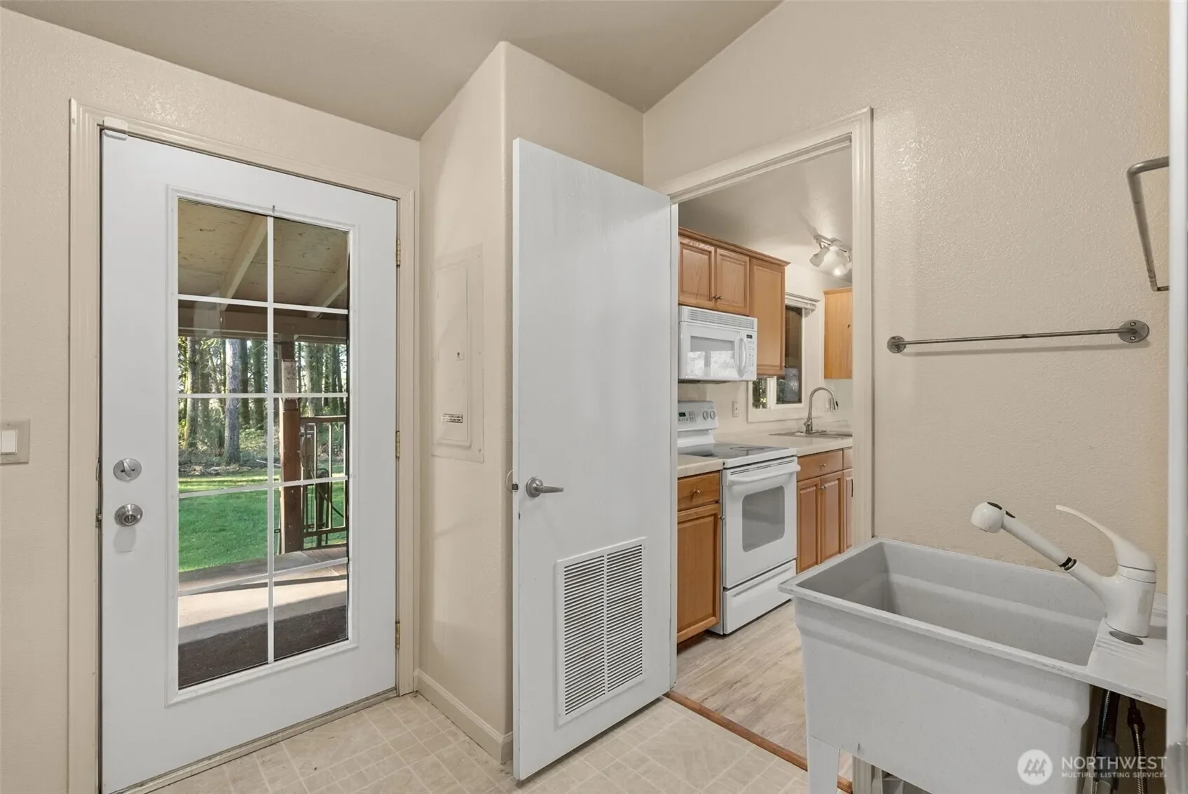 1895 North Fork Road, Chehalis, WA 98532, Chehalis, Washington, United States. - Photo 26