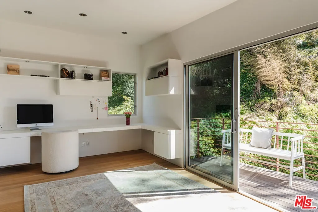 562 Stassi Lane, Santa Monica, California, United States. - Photo 3